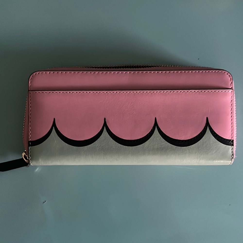 Kate spade intarsia scallop slim wallet in good preloved condition